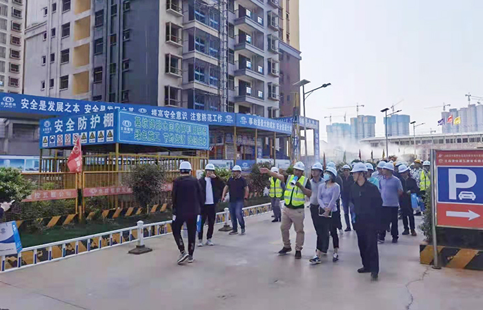 1618535153980516.jpg 滇發(fā)展集團(tuán)蒞臨空港2小.jpg